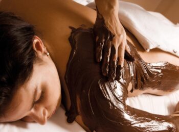 4 HAND MASSAGE WITH HOT CHOCOLATE