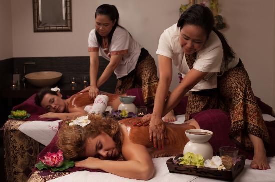 COUPLE   MASSAGE  SPA